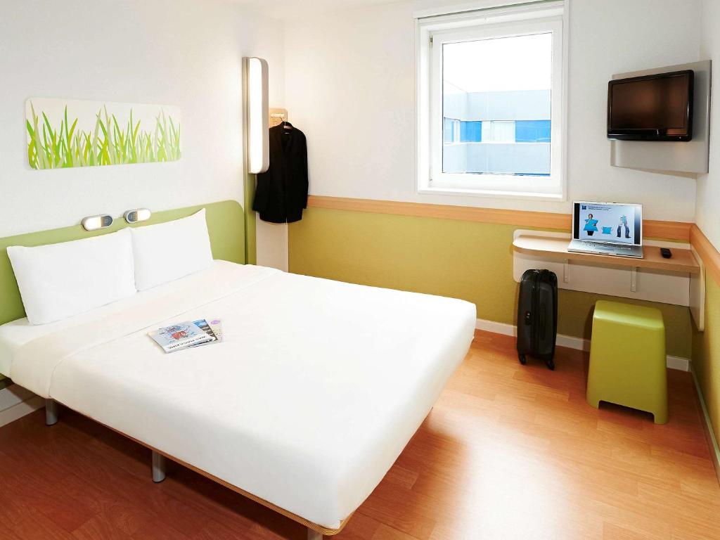 istres etap hotel chambre marseille